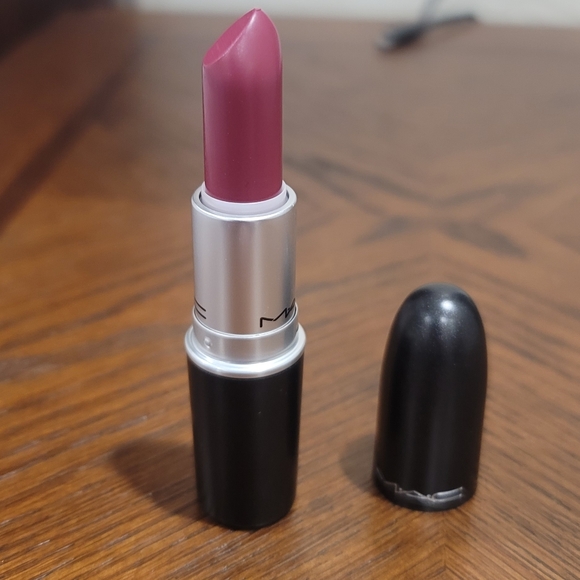 Mac lipstick (Captive #803) - Picture 4 of 9
